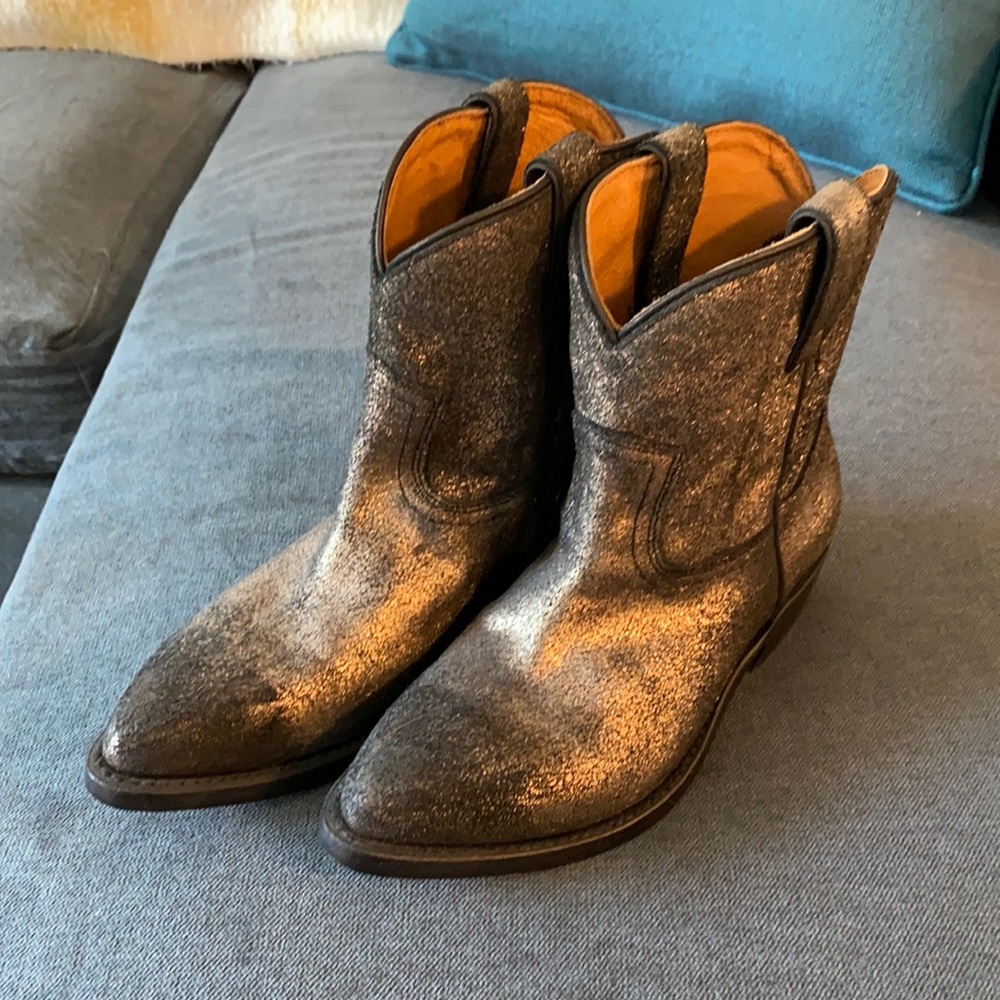 Black and gold Frye Billy short boots!